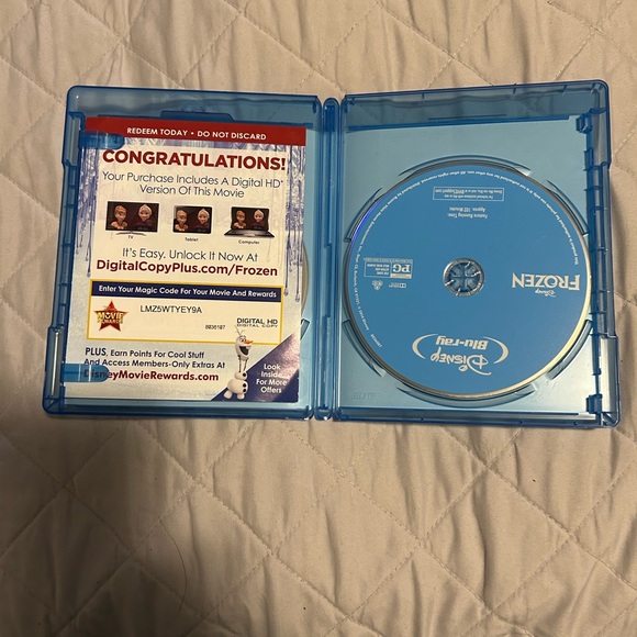 DISNEY’S FROZEN BLU RAY/DVD - Picture 3 of 7